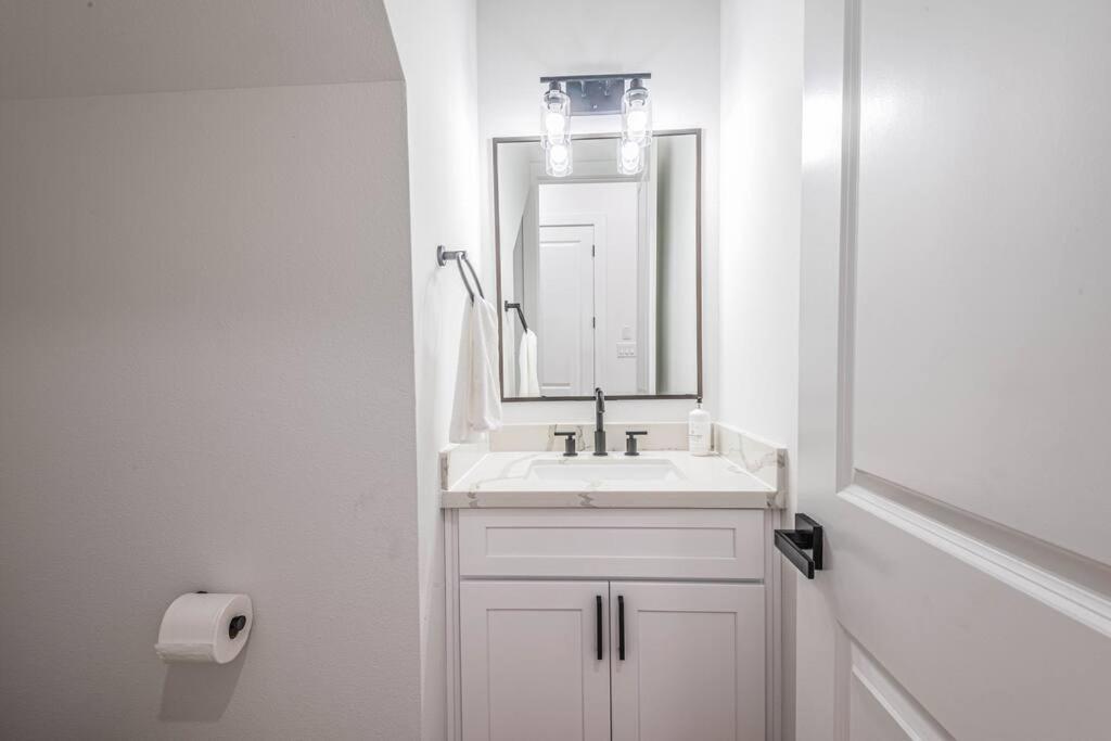 Luxury Home Near Houston Downtown & Medical Center Экстерьер фото